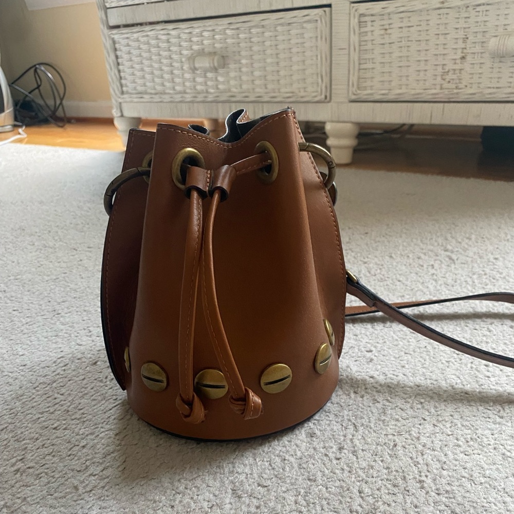 Crossbody bucket bag!